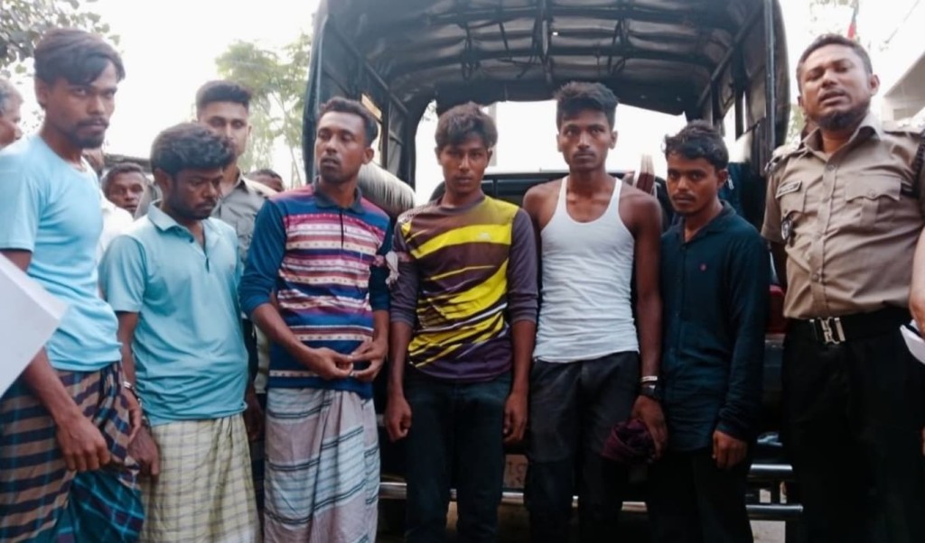 জয়পুরহাটের কালাইয়ে পরিত্যক্ত বিদ্যালয় কক্ষে মাদকের আসর ৬ যুবক আটক জয়পুরহাটের কালাইয়ে পরিত্যক্ত বিদ্যালয় কক্ষে মাদকের আসর: ৬ যুবক আটক