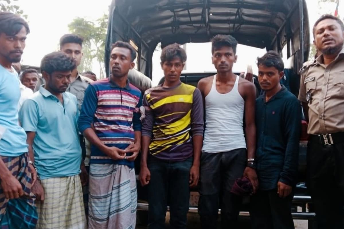 জয়পুরহাটের কালাইয়ে পরিত্যক্ত বিদ্যালয় কক্ষে মাদকের আসর: ৬ যুবক আটক