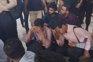 ঢামেকে যৌথ বাহিনীর অভিযান: নারীসহ ৪৫ জন আটক