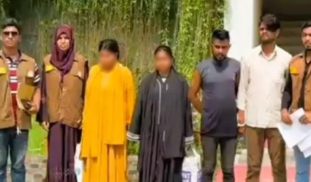 নরসিংদীতে হানি ট্র্যাপ চক্রের ৪ সদস্য গ্রেপ্তার ও চাঞ্চল্যকর তথ্য নরসিংদীতে হানি ট্র্যাপ চক্রের ৪ সদস্য গ্রেপ্তার ও চাঞ্চল্যকর তথ্য