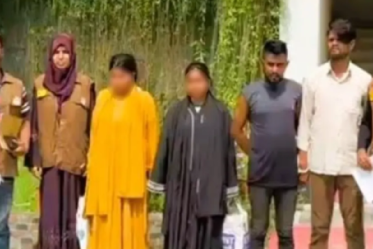 নরসিংদীতে হানি ট্র্যাপ চক্রের ৪ সদস্য গ্রেপ্তার ও চাঞ্চল্যকর তথ্য