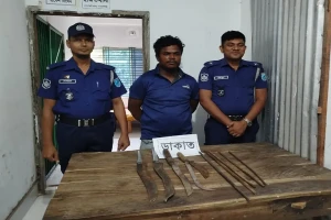 নারায়ণগঞ্জের সোনারগাঁয়ে দেশীয় অস্ত্রসহ ডাকাত শফিকুল গ্রেপ্তার পুলিশের অভিযান