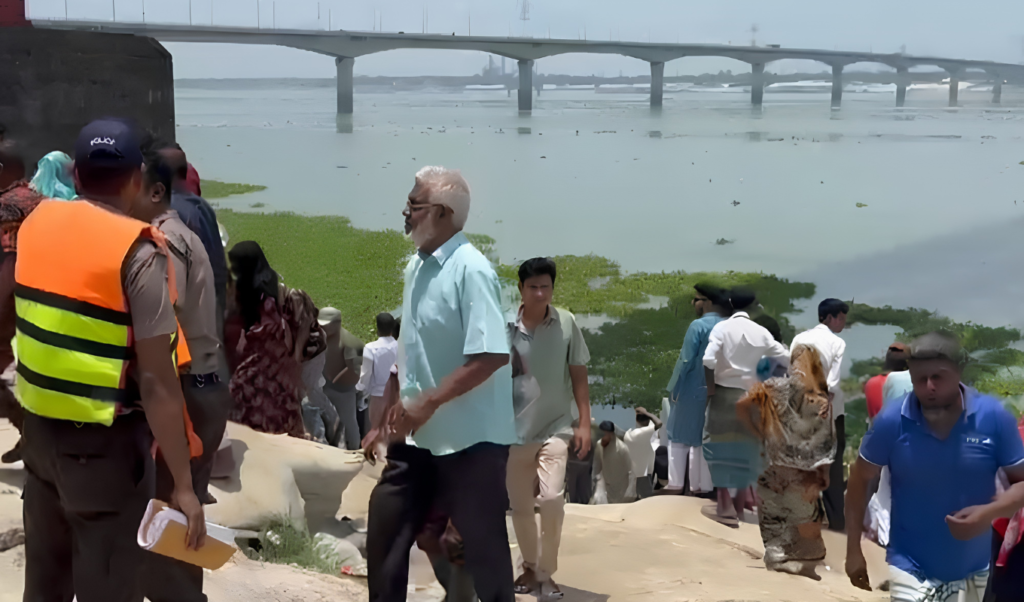 পদ্মায় নৌকাডুবি ২০ ঘণ্টা পর নিখোঁজ যুবকের মরদেহ উদ্ধার পদ্মায় নৌকাডুবি: ২০ ঘণ্টা পর নিখোঁজ যুবকের মরদেহ উদ্ধার