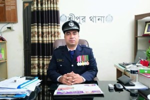 পুলিশ কর্মকর্তার বিরুদ্ধে লিখিত অভিযোগ তদন্ত দাবি
