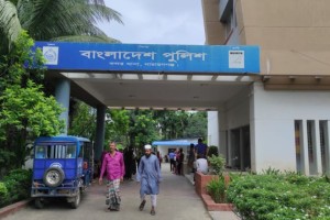 পুলিশের ওপর হামলা, অস্ত্র লুট ঘটনায়
