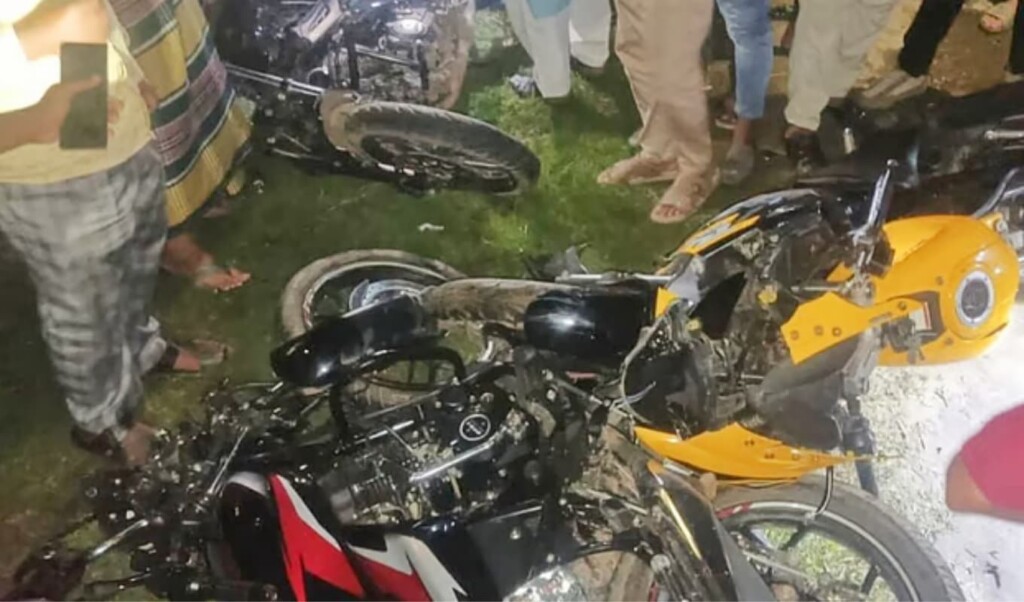 বগুড়ায় তিন মোটরসাইকেলের সংঘর্ষে দুই তরুণ নিহত 4 বগুড়ায় তিন মোটরসাইকেলের সংঘর্ষে দুই তরুণ নিহত