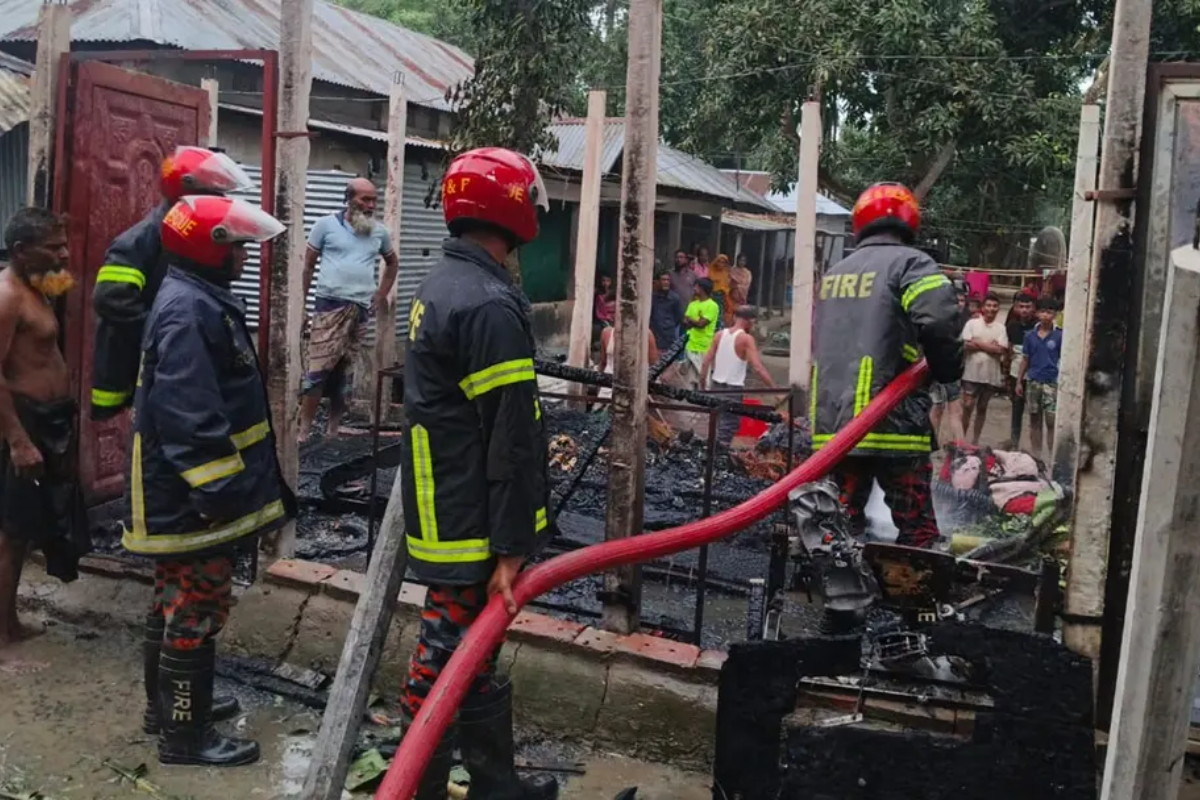 বগুড়ার গাবতলীতে বসতবাড়িতে অগ্নিকাণ্ড: কিশোরী শিক্ষার্থীর মর্মান্তিক মৃত্যু