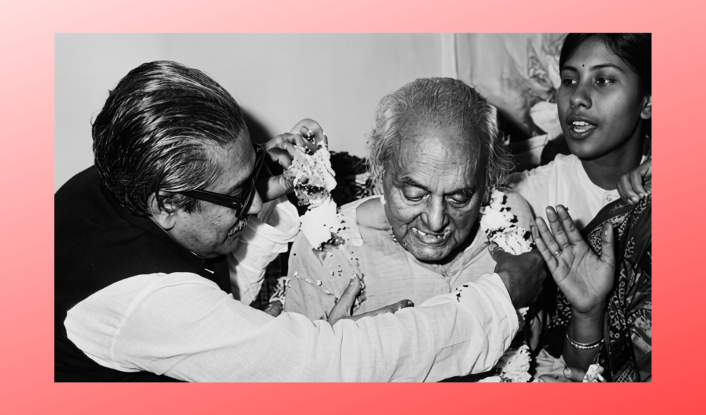 বঙ্গবন্ধুর আহ্বানে নজরুলের স্বাধীন বাংলায় প্রত্যাবর্তন বঙ্গবন্ধুর আহ্বানে নজরুলের স্বাধীন বাংলায় প্রত্যাবর্তন