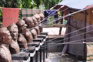 বীরশ্রেষ্ঠ ভাস্কর্যে দড়ি বেঁধে বিতর্ক