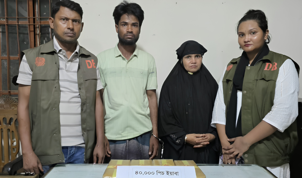 রামুতে ৪০ হাজার পিস ইয়াবাসহ বিএনপি নেতার স্ত্রী ও রোহিঙ্গা আটক রামুতে ৪০ হাজার পিস ইয়াবাসহ বিএনপি নেতার স্ত্রী ও রোহিঙ্গা আটক