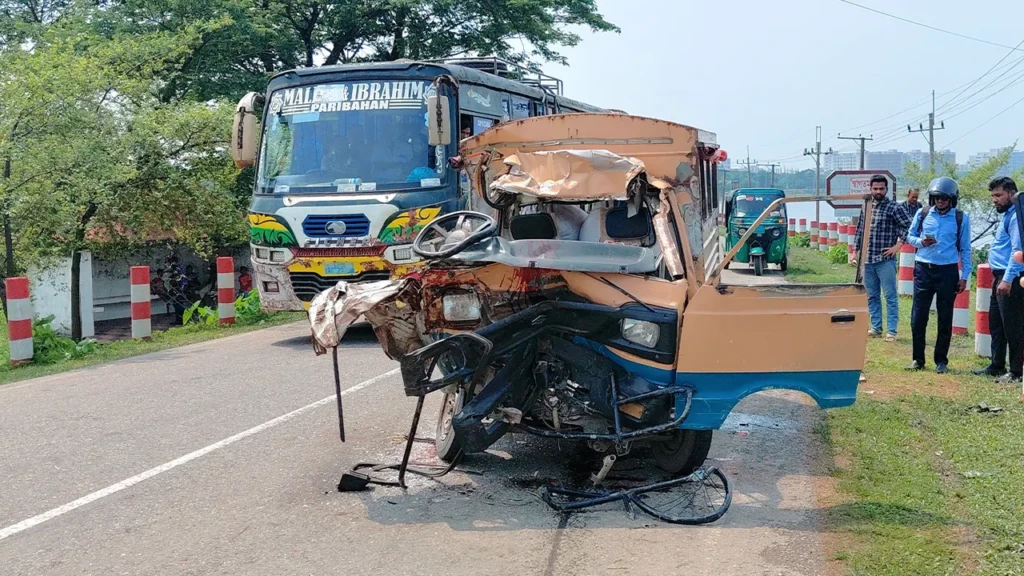 সুনামগঞ্জে বাস লেগুনা সংঘর্ষে নিহত দুই সুনামগঞ্জে বাস-লেগুনা সংঘর্ষে নিহত দুই