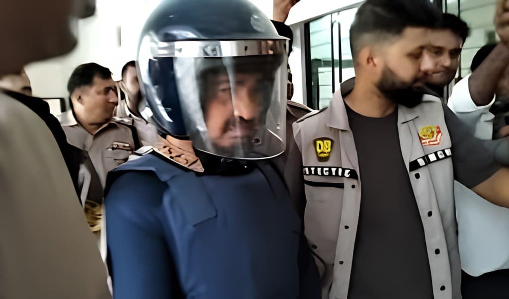 হত্যাচেষ্টা মামলায় সাবেক ডিজিএফআই পরিচালক আফজাল নাছের তিন দিনের রিমান্ডে হত্যাচেষ্টা মামলায় সাবেক ডিজিএফআই পরিচালক আফজাল নাছের তিন দিনের রিমান্ডে