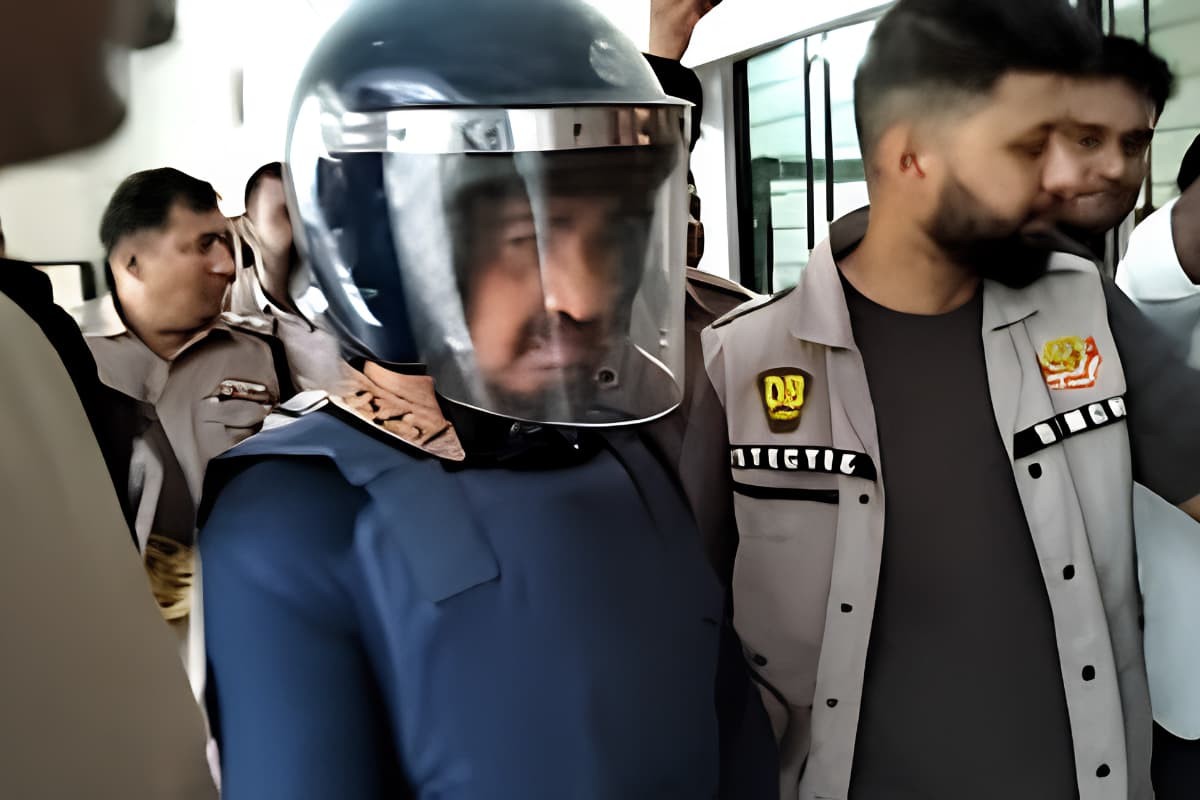 হত্যাচেষ্টা মামলায় সাবেক ডিজিএফআই পরিচালক আফজাল নাছের তিন দিনের রিমান্ডে