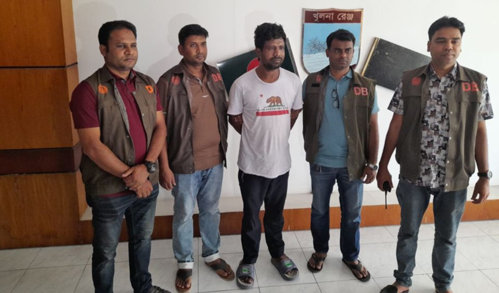 ২০ মামলার আসামি শীর্ষ সন্ত্রাসী ‘খোঁড়া কামরুল গ্রেফতার ২০ মামলার আসামি শীর্ষ সন্ত্রাসী ‘খোঁড়া কামরুল’ গ্রেফতার