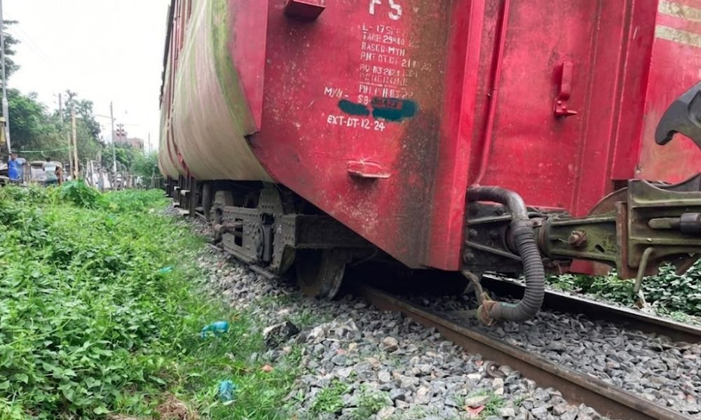ময়মনসিংহে বগি লাইনচ্যুত, জামালপুর রুটে ট্রেন চলাচল বন্ধ