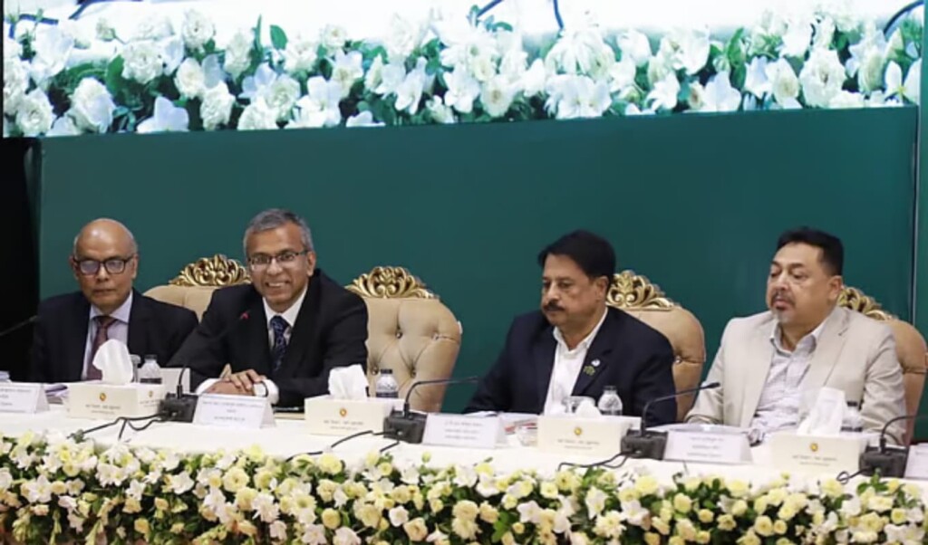 নিজের আর্থিক লেনদেন নিয়ে গভর্নরের স্পষ্ট বক্তব্য 4 নিজের আর্থিক লেনদেন নিয়ে গভর্নরের স্পষ্ট বক্তব্য