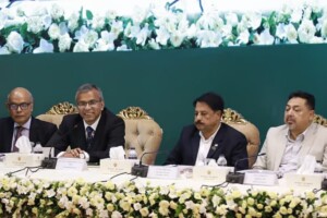 নিজের আর্থিক লেনদেন নিয়ে গভর্নরের স্পষ্ট বক্তব্য