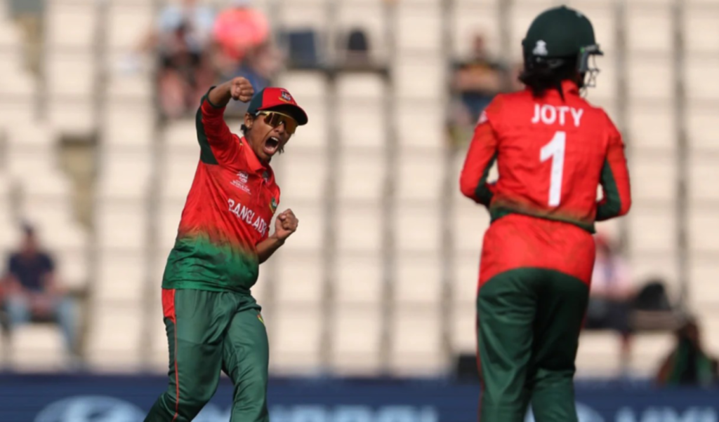 অবিশ্বাস্যভাবে ঘুরে দাঁড়িয়ে পাকিস্তানকে হারাল বাংলাদেশ নারী দল অবিশ্বাস্যভাবে ঘুরে দাঁড়িয়ে পাকিস্তানকে হারাল বাংলাদেশ নারী দল