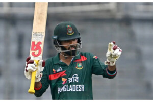 অস্ট্রেলিয়ার সামনে ২৭৫ রানের লক্ষ্য