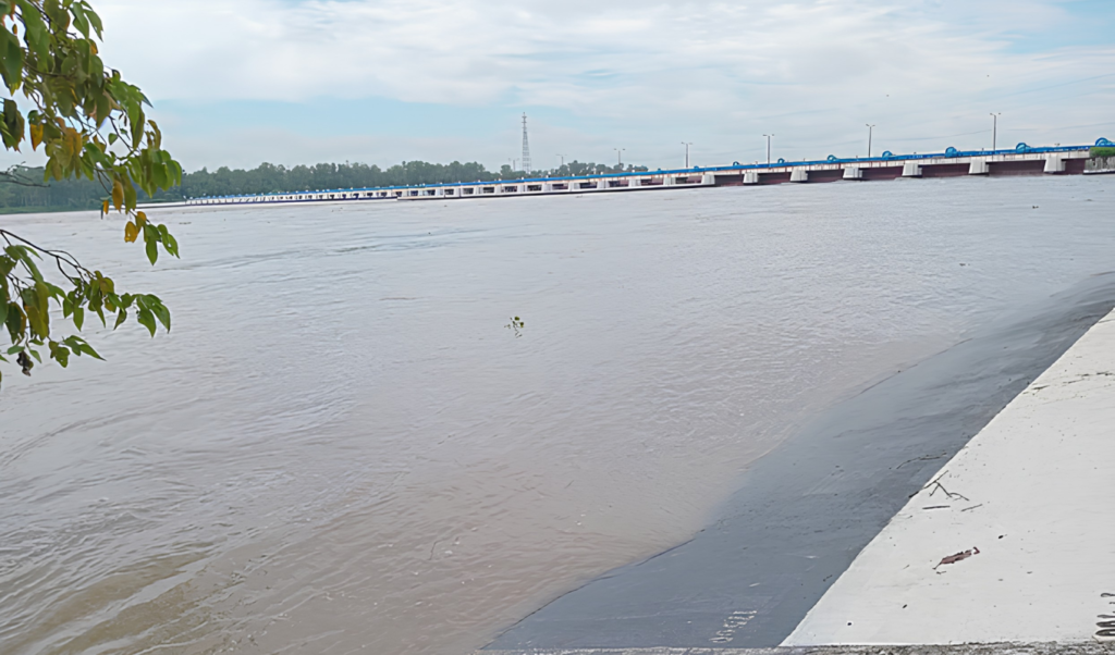 উজানের ঢলে তিস্তার পানি বৃদ্ধি নীলফামারীর নিম্নাঞ্চল প্লাবিত বন্যার আশঙ্কা উজানের ঢলে তিস্তার পানি বৃদ্ধি: নীলফামারীর নিম্নাঞ্চল প্লাবিত, বন্যার আশঙ্কা