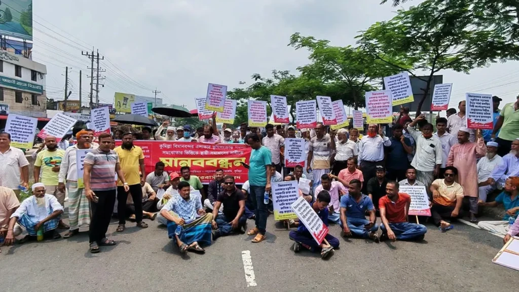 কুমিল্লায় মহাসড়ক অবরোধে জনদুর্ভোগ চরমে কুমিল্লায় মহাসড়ক অবরোধে জনদুর্ভোগ চরমে