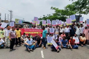 কুমিল্লায় মহাসড়ক অবরোধে জনদুর্ভোগ চরমে