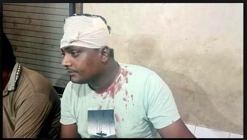 কুষ্টিয়ায় সংবাদ সংগ্রহকালে সাংবাদিকদের ওপর হামলা ও মালামাল ছিনতাই কুষ্টিয়ায় সংবাদ সংগ্রহকালে সাংবাদিকদের ওপর হামলা ও মালামাল ছিনতাই