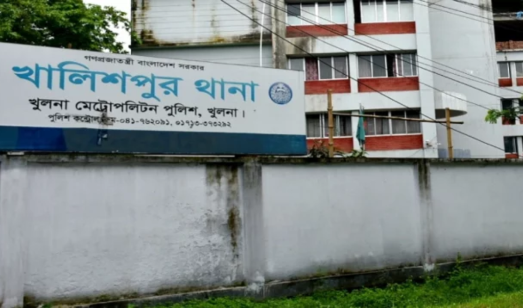 খুলনায় বৃদ্ধার রহস্যজনক মৃত্যু দাফনের সময় দুই ছেলে আটক খুলনায় বৃদ্ধার রহস্যজনক মৃত্যু: দাফনের সময় দুই ছেলে আটক