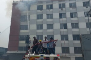 গাজীপুরের মেট্রিক্স স্টাইল কারখানায় আগুন, নির্বাপণে পাঁচ ইউনিট