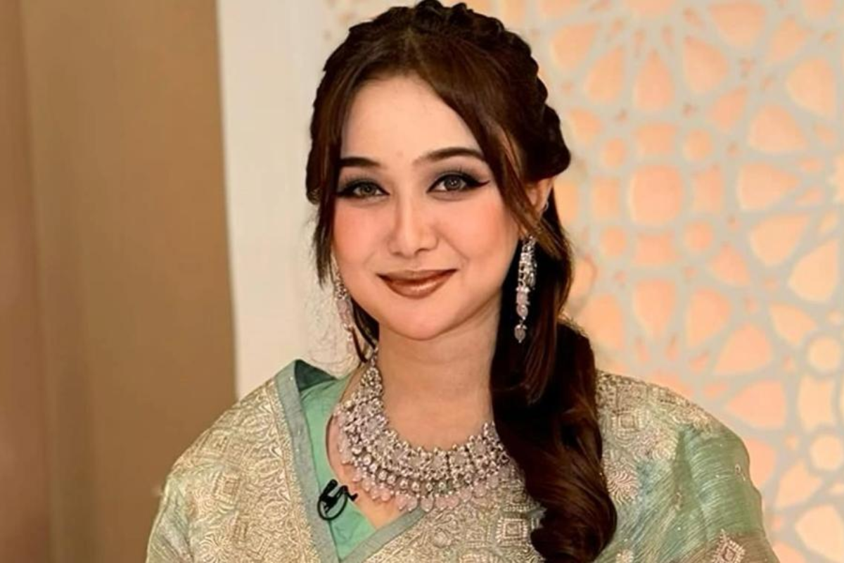 চলচ্চিত্র প্রদর্শনী বন্ধের ঘটনায় অভিনেত্রী চমকের তীব্র ক্ষোভ