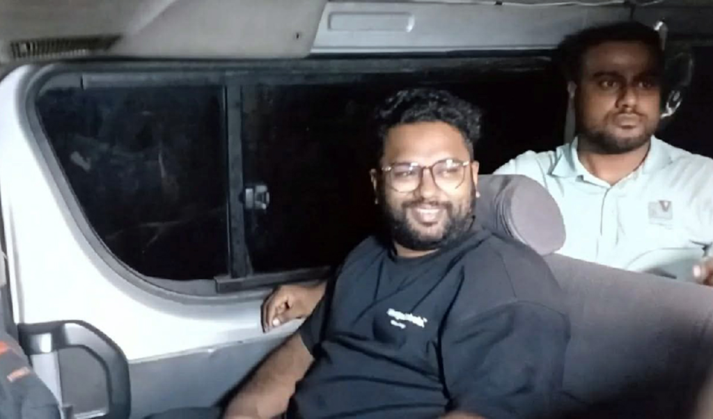 চাঁদাবাজির অভিযোগে পুলিশ হেফাজতে সাবেক এমপির ছেলে চাঁদাবাজির অভিযোগে পুলিশ হেফাজতে সাবেক এমপির ছেলে