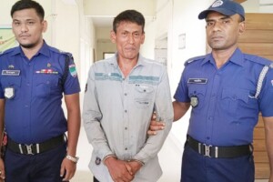 চিতলমারীতে প্রথম শ্রেণির ছাত্রীকে ধর্ষণ, সহপাঠীর বাবা পরিমল ভক্ত গ্রেফতার