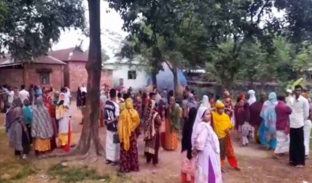 ছাগলের ঘাস খাওয়াকে কেন্দ্র করে নারীকে কুপিয়ে হত্যা 2 ছাগলের ঘাস খাওয়াকে কেন্দ্র করে নারীকে কুপিয়ে হত্যা