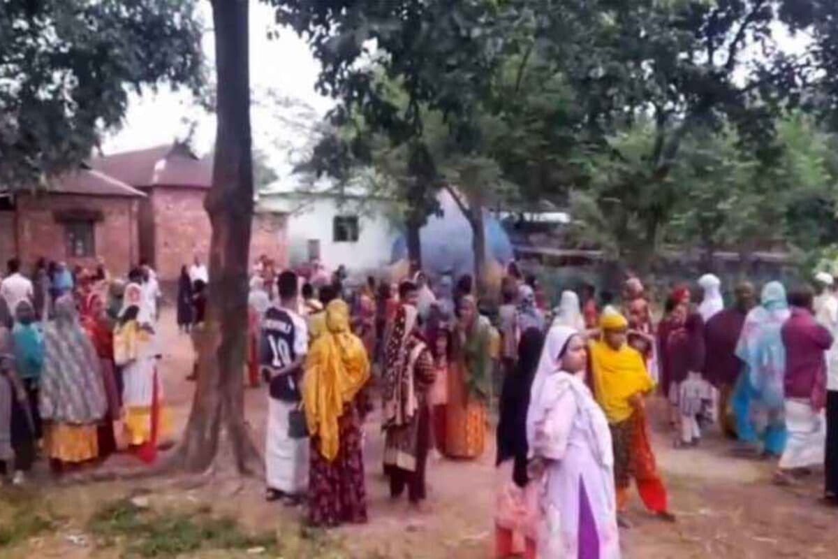 ছাগলের ঘাস খাওয়াকে কেন্দ্র করে নারীকে কুপিয়ে হত্যা