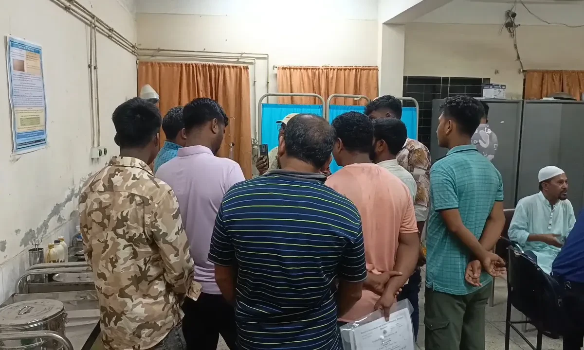 ছুরিকাঘাতে লাদেন নিহত