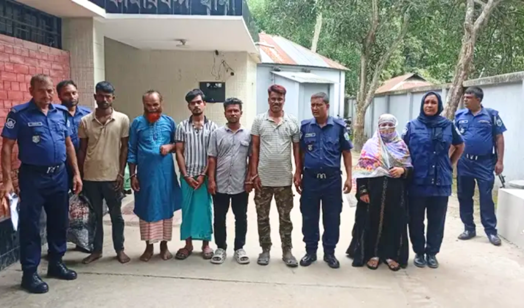 জামিনে মুক্ত হয়ে পুনরায় ডাকাতি গ্রেপ্তার পাঁচজন অপরাধী জামিনে মুক্ত হয়ে পুনরায় ডাকাতি, গ্রেপ্তার পাঁচজন অপরাধী