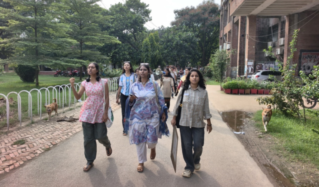 জাহাঙ্গীরনগর বিশ্ববিদ্যালয়ে ছাত্রীকে ধর্ষণচেষ্টার ৪০ দিন পর বিক্ষোভ জাহাঙ্গীরনগর বিশ্ববিদ্যালয়ে ছাত্রীকে ধর্ষণচেষ্টার ৪০ দিন পর বিক্ষোভ
