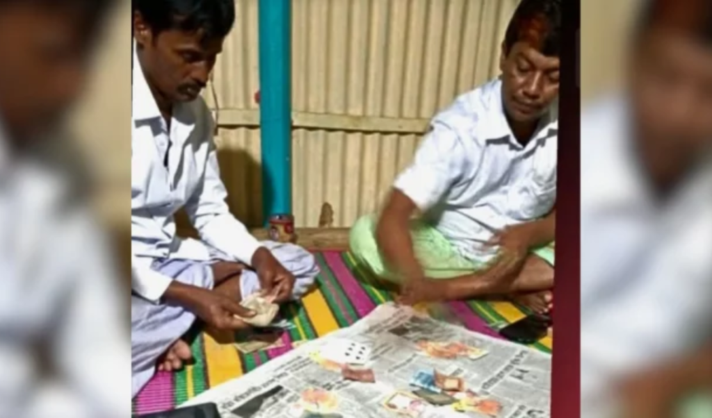 জুয়ার আসরে বিএনপি নেতার ছবি সামাজিক মাধ্যমে ভাইরাল জুয়ার আসরে বিএনপি নেতার ছবি সামাজিক মাধ্যমে ভাইরাল