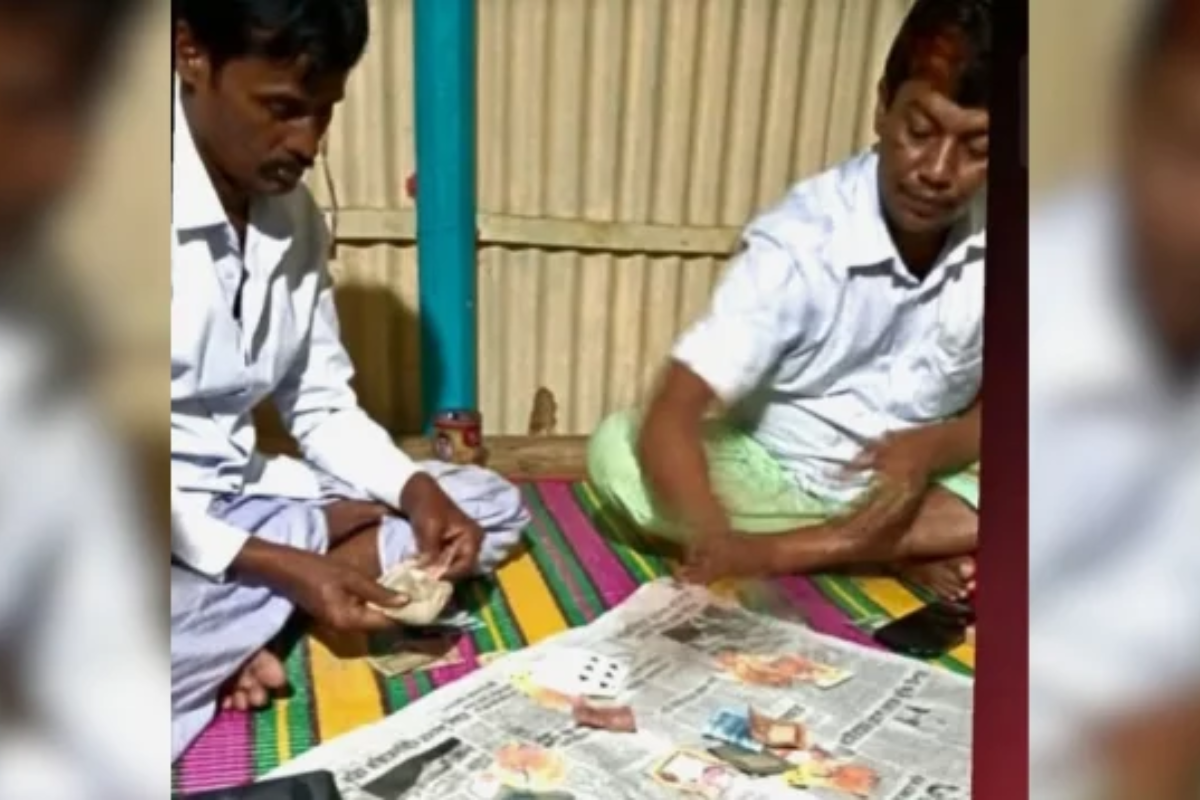 জুয়ার আসরে বিএনপি নেতার ছবি সামাজিক মাধ্যমে ভাইরাল