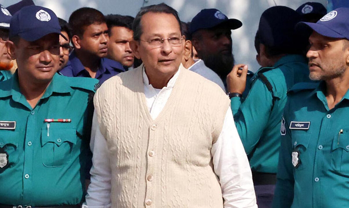 ট্রাইব্যুনালের রায়ে ইনুর দশ বছর কারাদণ্ড, রায় শুনে হাসলেন