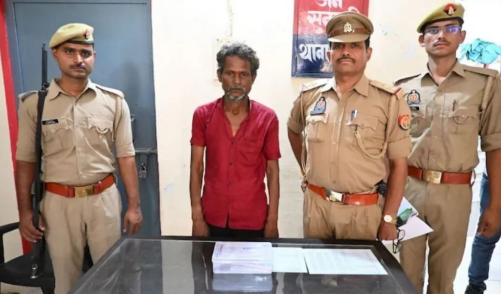 থানায় পুলিশের সামনেই মেয়েকে কুপিয়ে হত্যা করলেন বাবা থানায় পুলিশের সামনেই মেয়েকে কুপিয়ে হত্যা করলেন বাবা