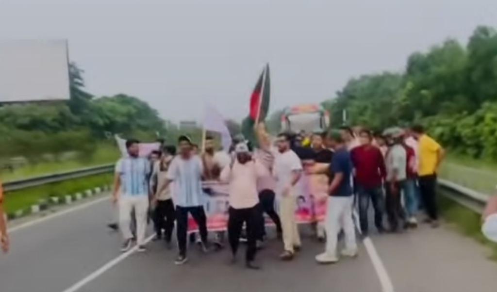 দক্ষিণ কেরানীগঞ্জে ছাত্রলীগের ঝটিকা মিছিল ও পুলিশি তৎপরতা দক্ষিণ কেরানীগঞ্জে ছাত্রলীগের ঝটিকা মিছিল ও পুলিশি তৎপরতা