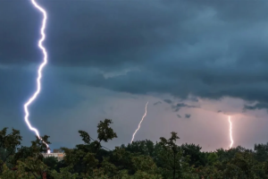 দেবীদ্বারে বাবার সামনেই বজ্রাঘাতে প্রাণ হারাল কিশোর
