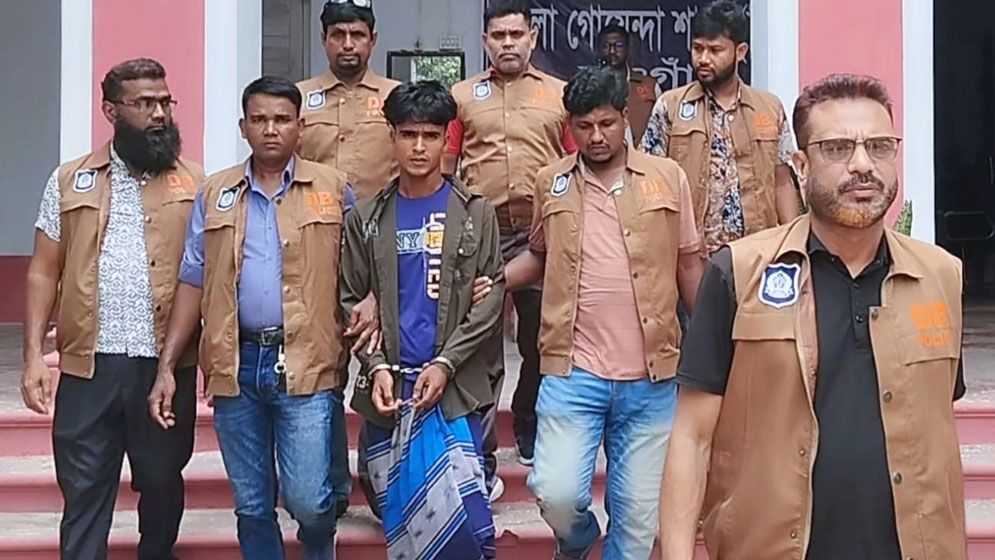 নওগাঁয় ধারাবাহিক হত্যাকারী গ্রেপ্তার নওগাঁয় ধারাবাহিক হত্যাকারী গ্রেপ্তার