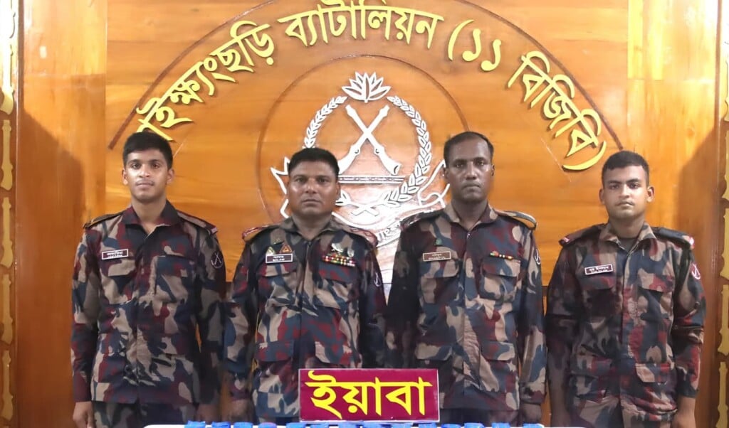 নাইক্ষ্যংছড়ি সীমান্তে এক লাখের বেশি ইয়াবা জব্দ করল বিজিবি নাইক্ষ্যংছড়ি সীমান্তে এক লাখের বেশি ইয়াবা জব্দ করল বিজিবি