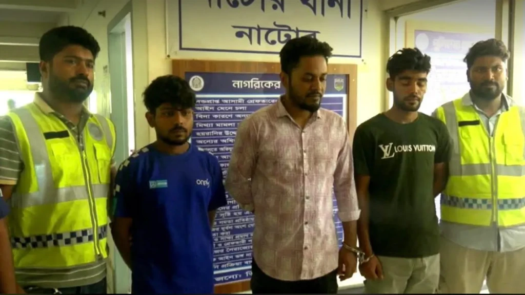 নাটোরে হাসপাতালে নারী ধর্ষণ গ্রেপ্তার ৩ আউটসোর্সিং কর্মী নাটোরে হাসপাতালে নারী ধর্ষণ: গ্রেপ্তার ৩ আউটসোর্সিং কর্মী