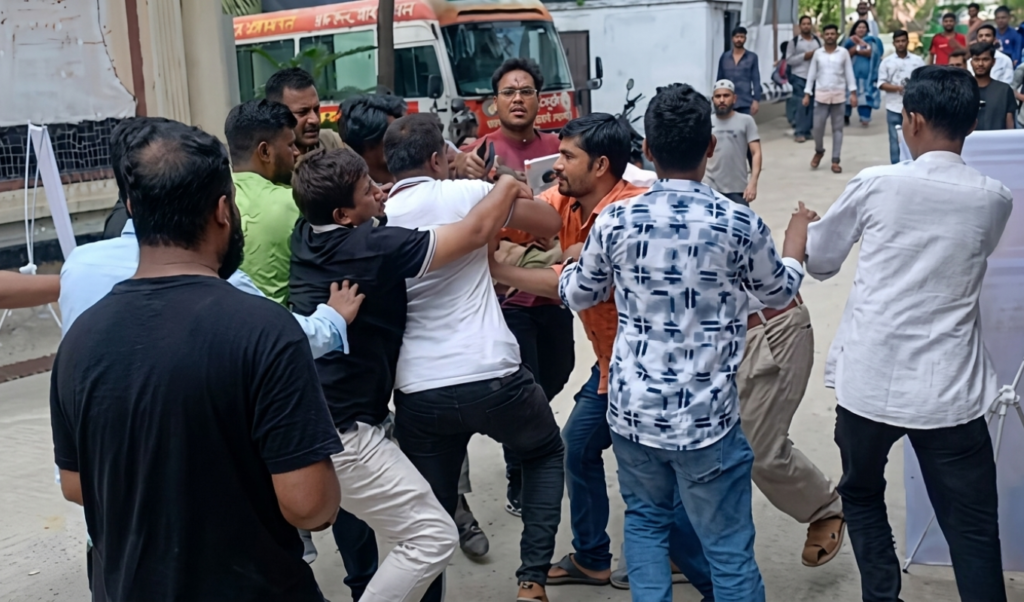 নারায়ণগঞ্জে বিএনপি নেতাকে মারধর ও চার যুবদল কর্মী বহিষ্কার 2 নারায়ণগঞ্জে বিএনপি নেতাকে মারধর ও চার যুবদল কর্মী বহিষ্কার