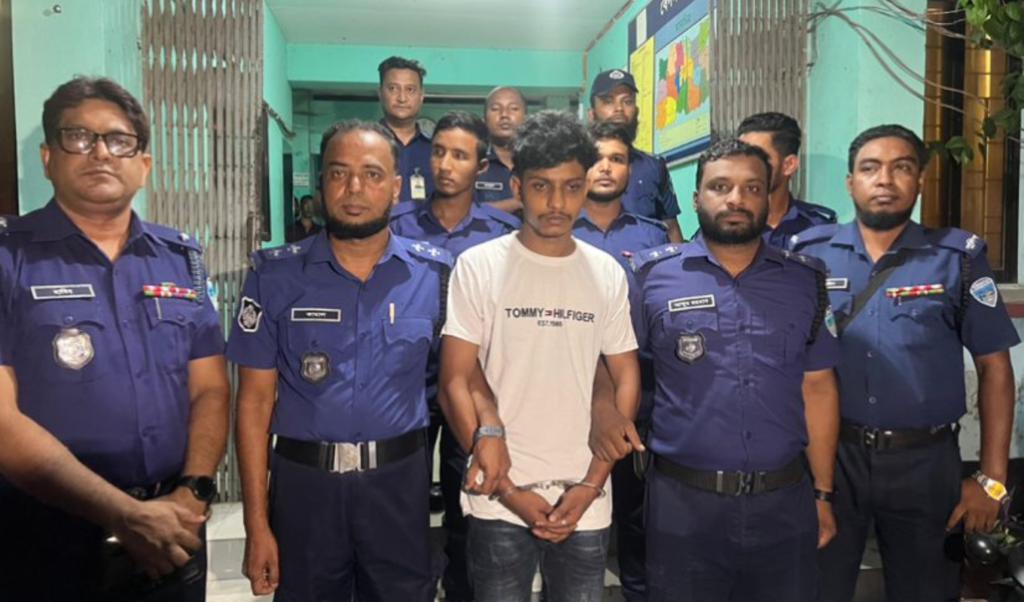নোয়াখালীতে তিনটি বিদেশি পিস্তলসহ যুবক আটক 3 নোয়াখালীতে তিনটি বিদেশি পিস্তলসহ যুবক আটক নোয়াখালীতে তিনটি বিদেশি পিস্তলসহ যুবক আটক