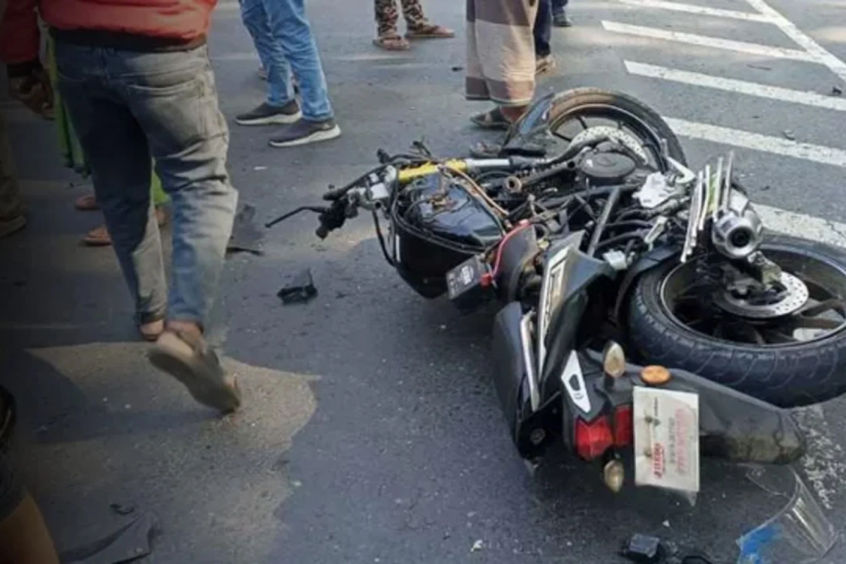 নোয়াখালীতে মোটরসাইকেল দুর্ঘটনায় আপন দুই ভাইয়ের মৃত্যু