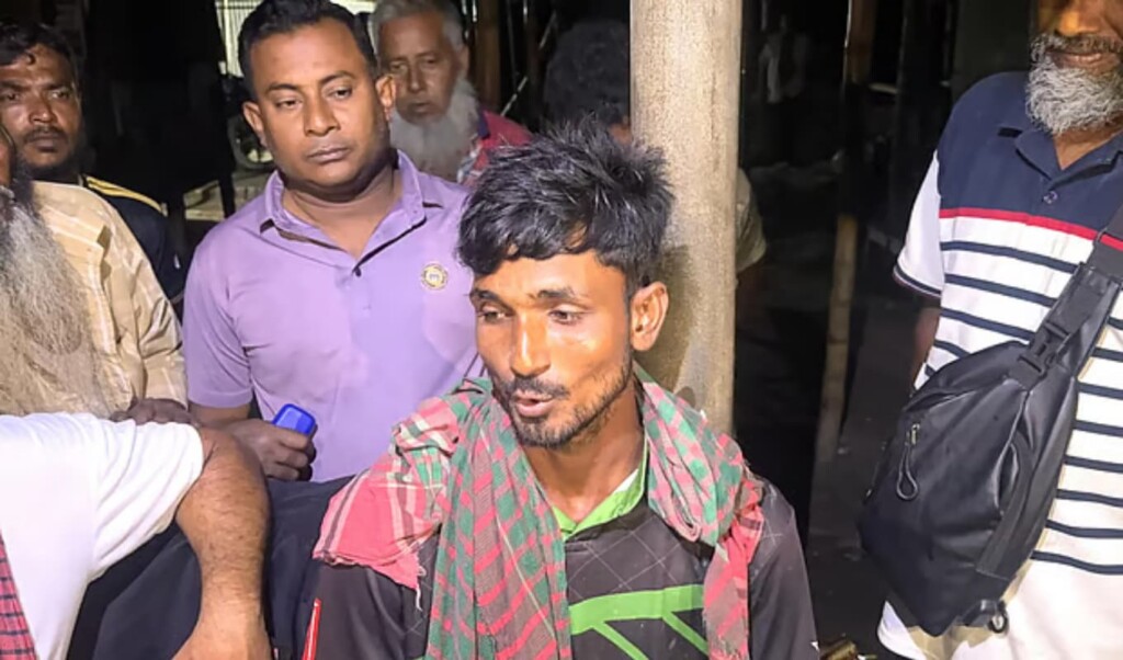 পদ্মায় স্পিডবোট আটকে ডাকাতি ও ব্যবসায়ীকে কুপিয়ে জখম 2 পদ্মায় স্পিডবোট আটকে ডাকাতি ও ব্যবসায়ীকে কুপিয়ে জখম